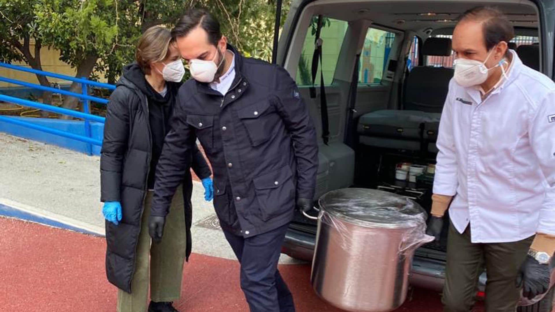 Llevando comida, haciendo mascarillas... así ayudan las celebrities españolas contra la pandemia