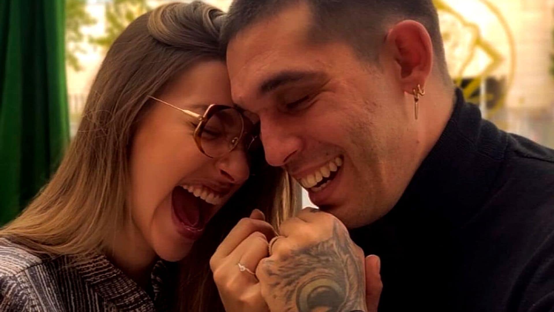 Ana Guerra y Víctor Elías anuncian que se casan y presumen de anillos de compromiso: 'Sí, quiero'