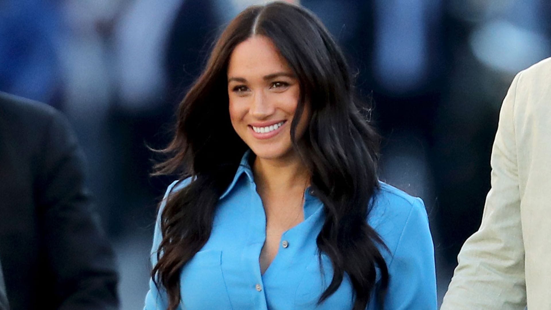 De Oceanía a África: Meghan Markle recicla su vestido camisero premamá