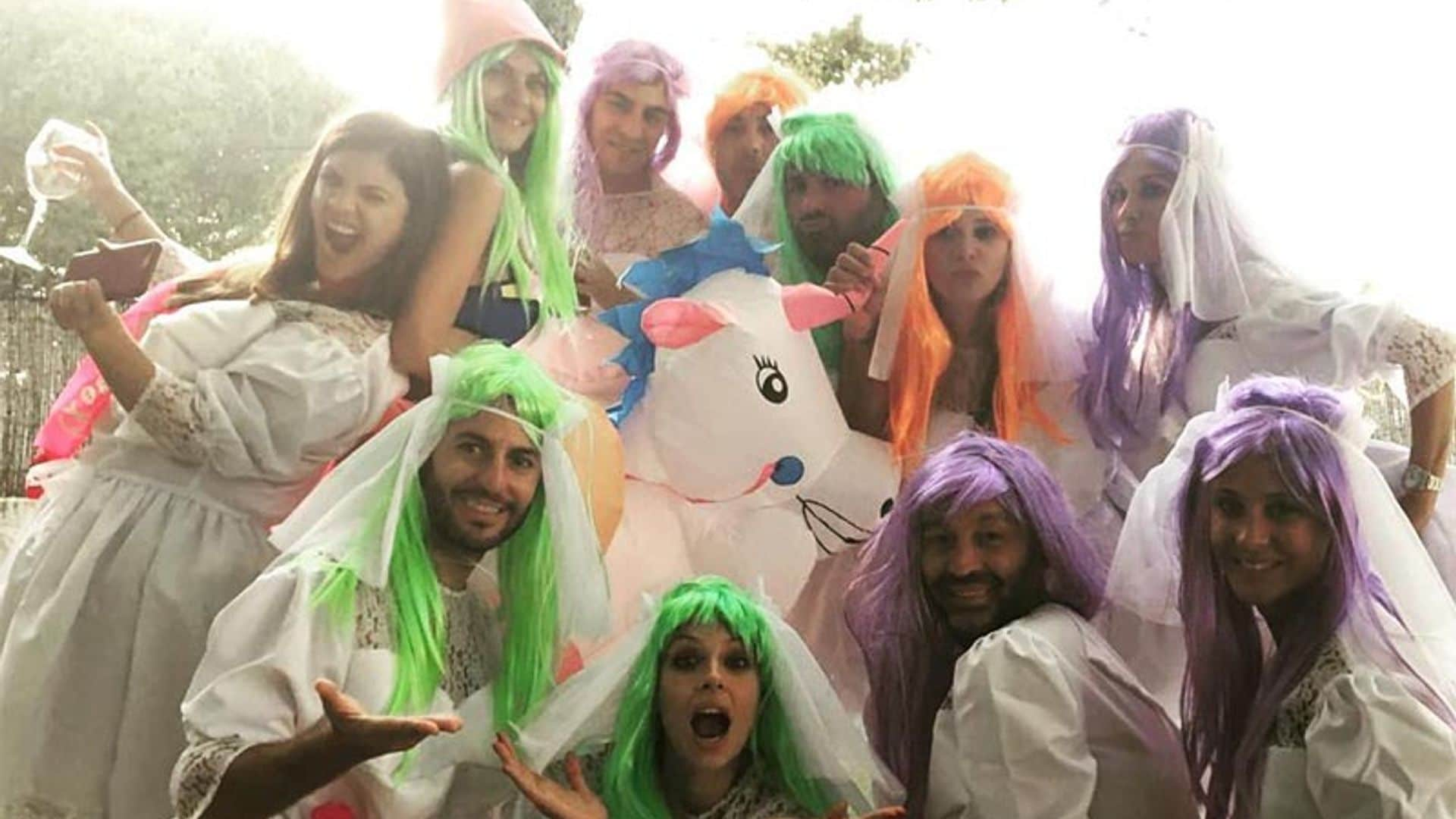 Un unicornio y pelucas de colores... la divertida despedida de soltera de María José Suárez