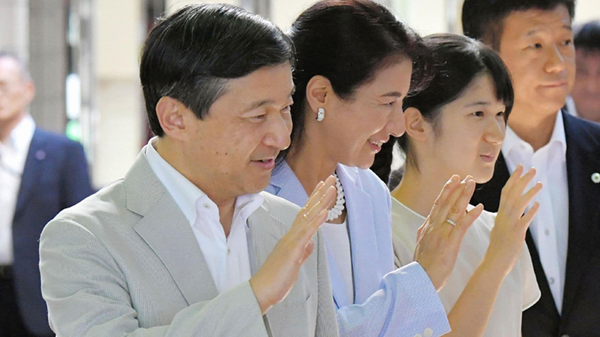 Naruhito de Japón y su familia 'descansan' de las teorías de abdicación por unos días