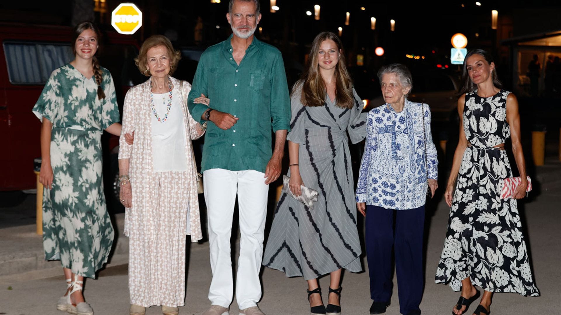 Los Reyes y sus hijas disfrutan de una cena en familia junto a doña Sofía y su hermana la princesa Irene