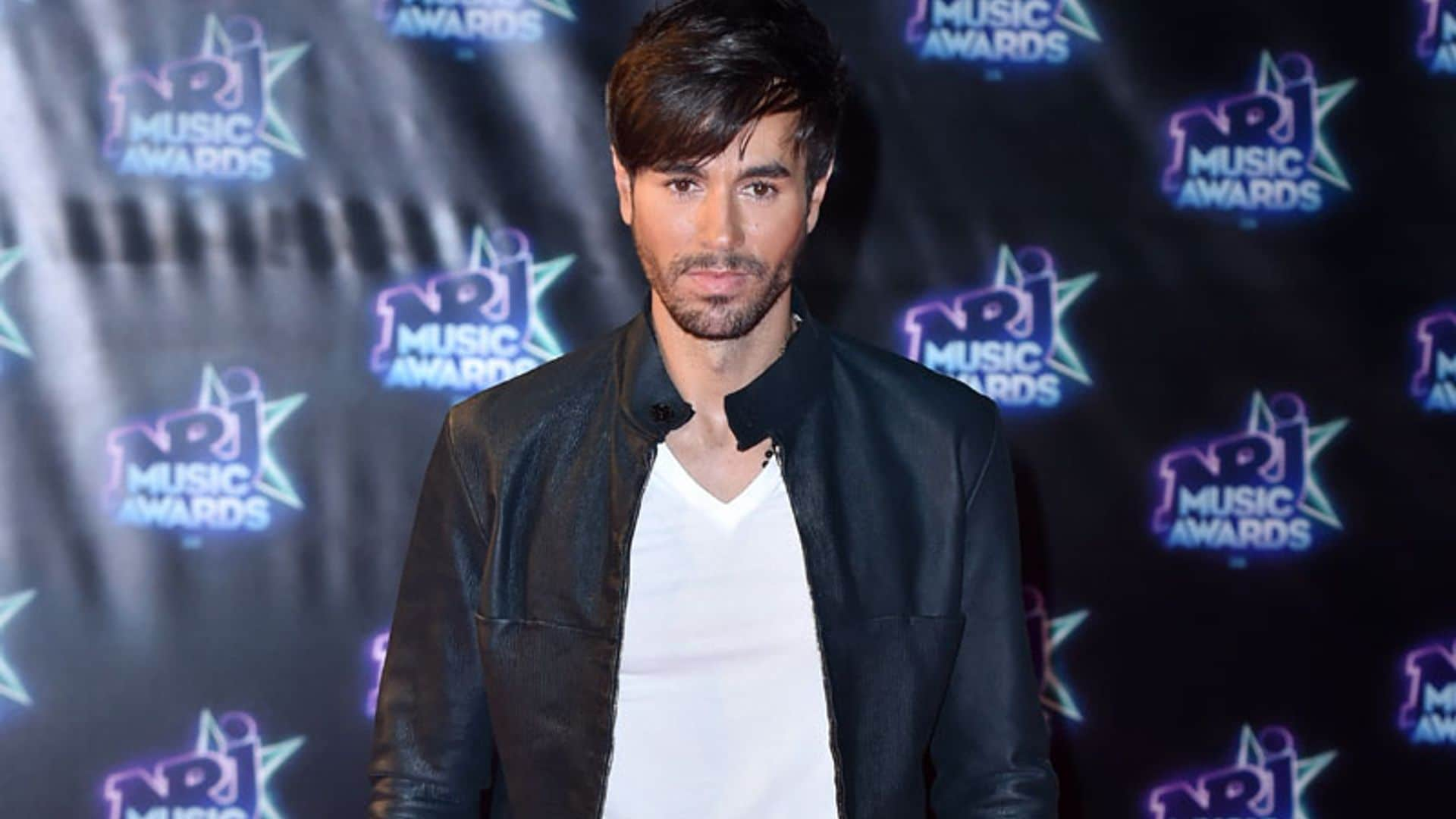 Enrique Iglesias también utiliza Tinder: 'Tauro y apasionado por viajar'