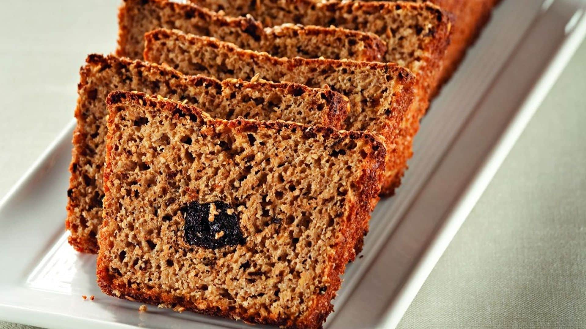 Pan integral con salvado de avena y ciruelas pasas