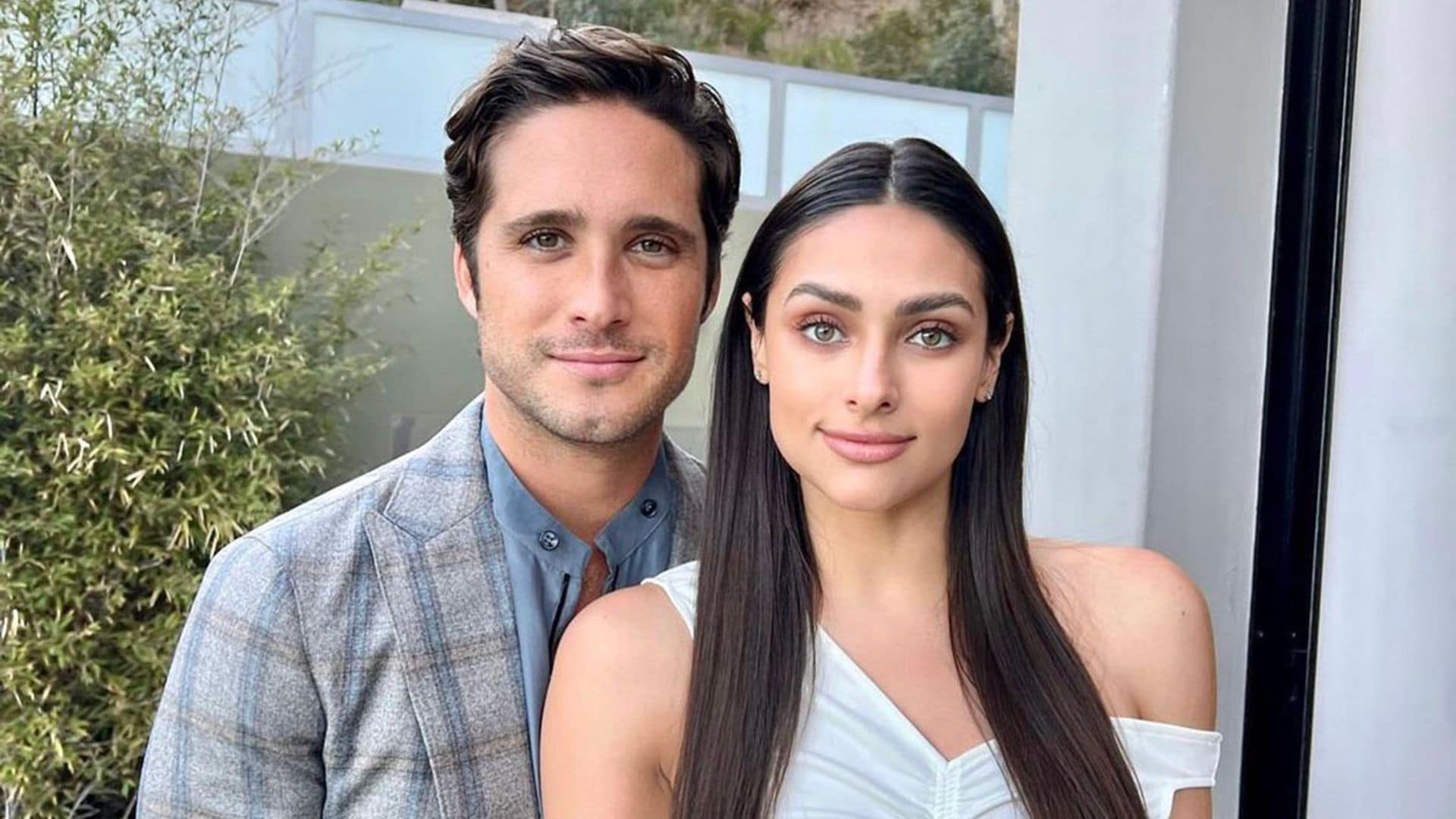 Renata Notni y Diego Boneta, protagonistas de una romántica cita en Hollywood