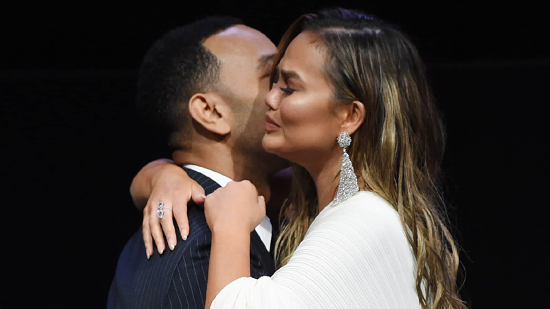 El emotivo discurso de John Legend que hizo llorar a Chrissy Teigen