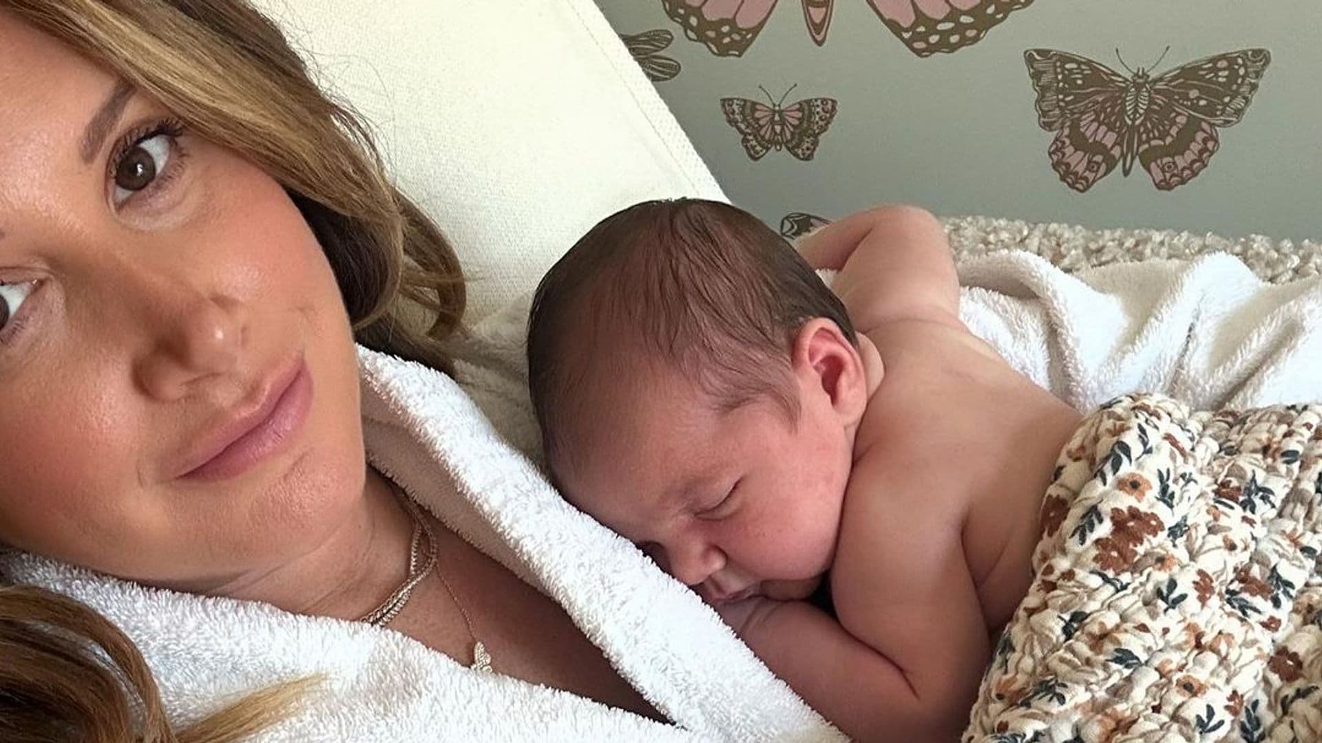 Ashley Tisdale, actriz de High School Musical, presenta con estas imágenes a su segunda hija