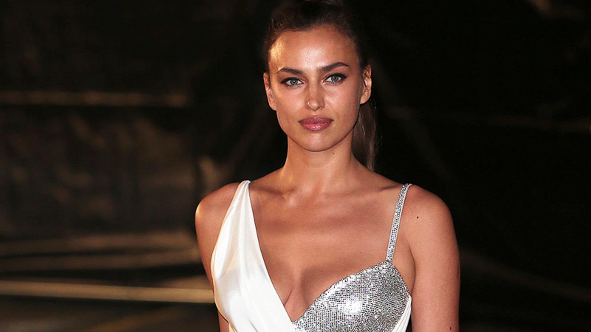 Hay 3 consejos que puedes copiar a Irina Shayk antes de un evento