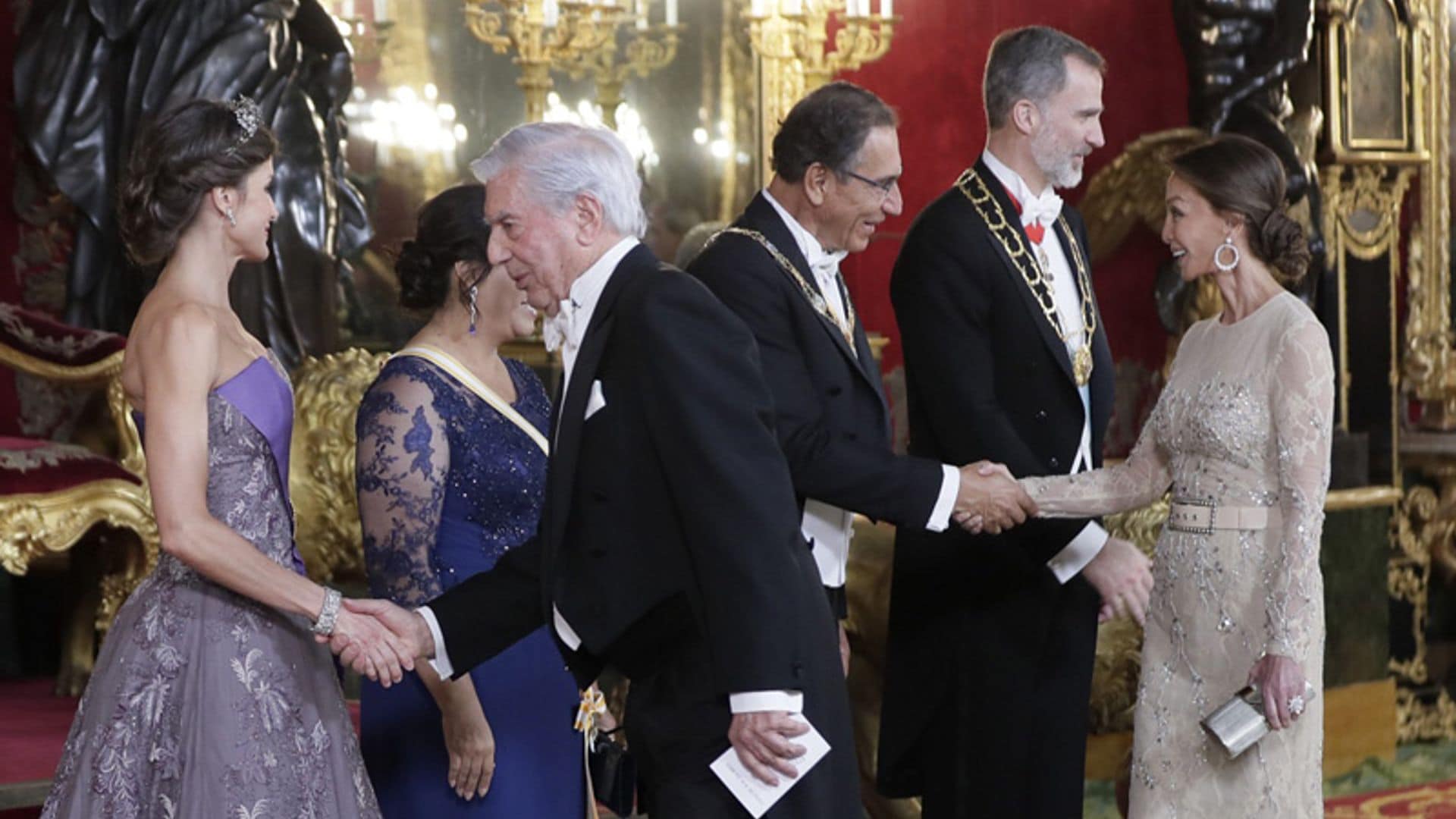 Isabel Preysler y Mario Vargas Llosa, entre los invitados a la cena que los Reyes ofrecieron al presidente de Perú y su mujer