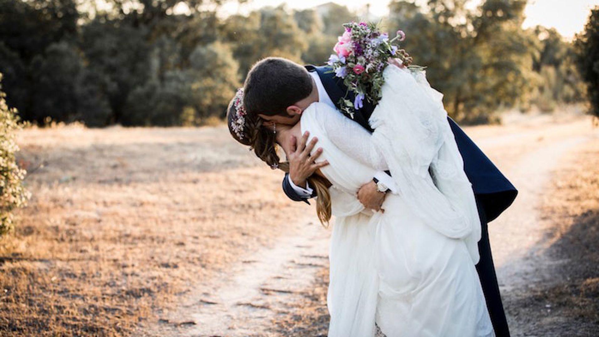 Vestidos y accesorios para novias que quieren gastar lo justo