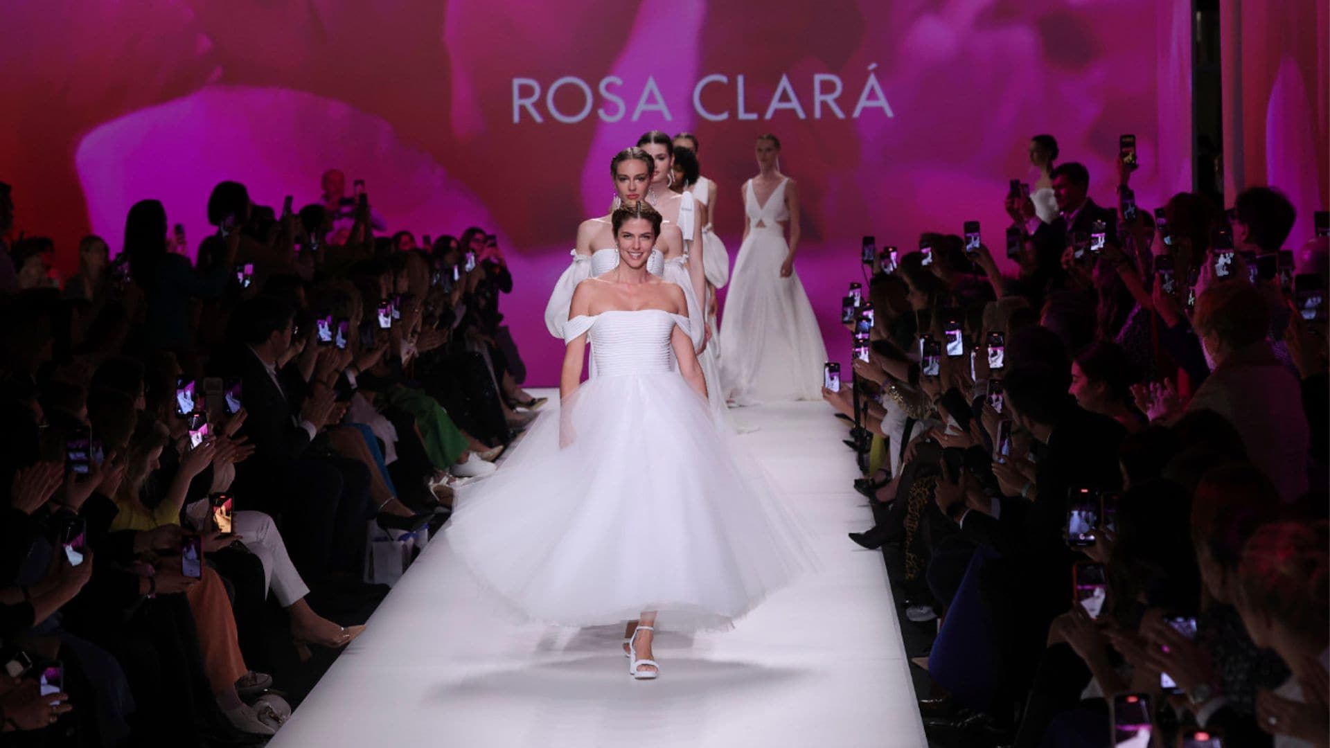 Así ha sido el desfile de Rosa Clará, en el que ha presentado su colección nupcial para 2024