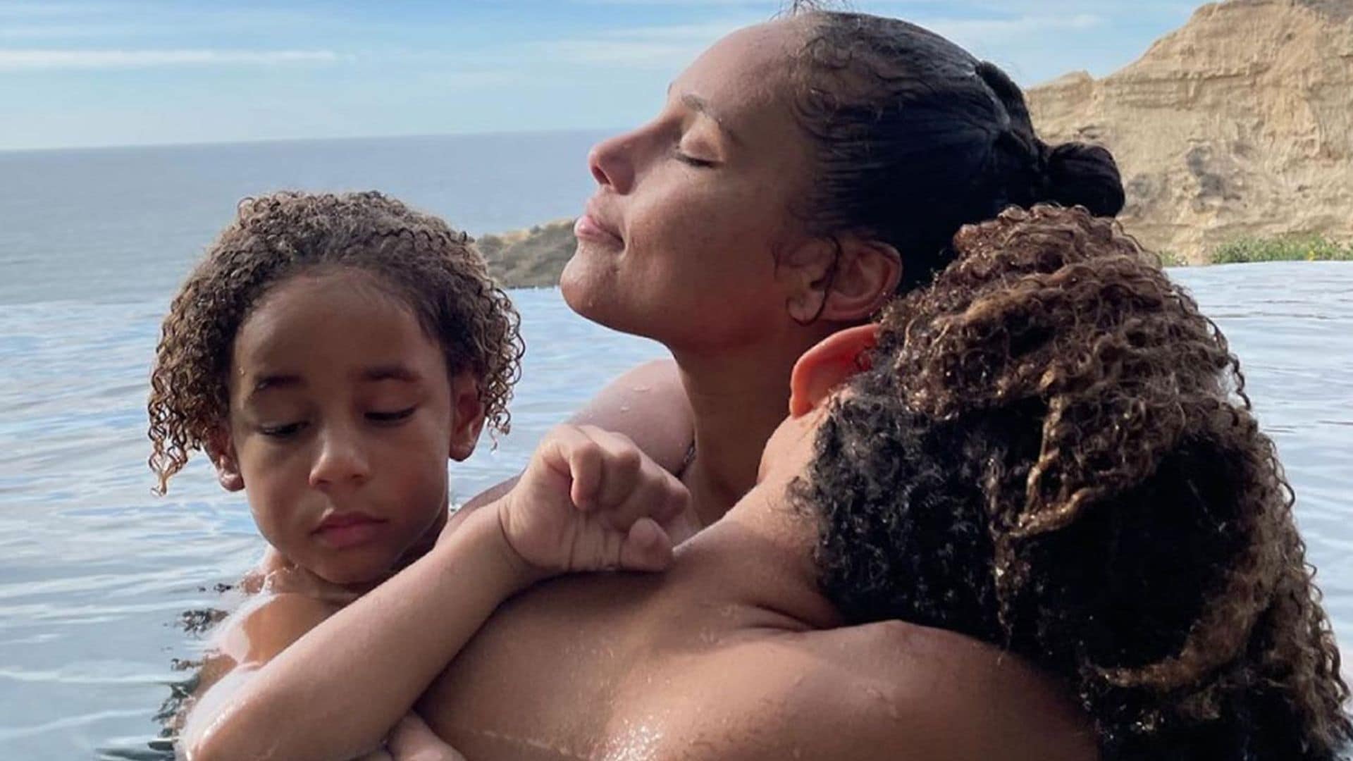 ¿Tras los pasos de su madre? El impresionante talento del hijo de Alicia Keys cantando con ella