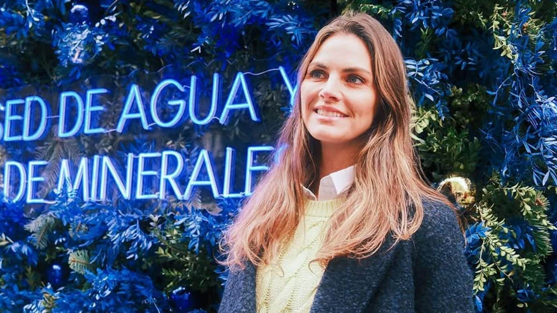 El look cómodo de Amaia Salamanca para un paseo por Madrid: pantalones anchos y jersey de ochos