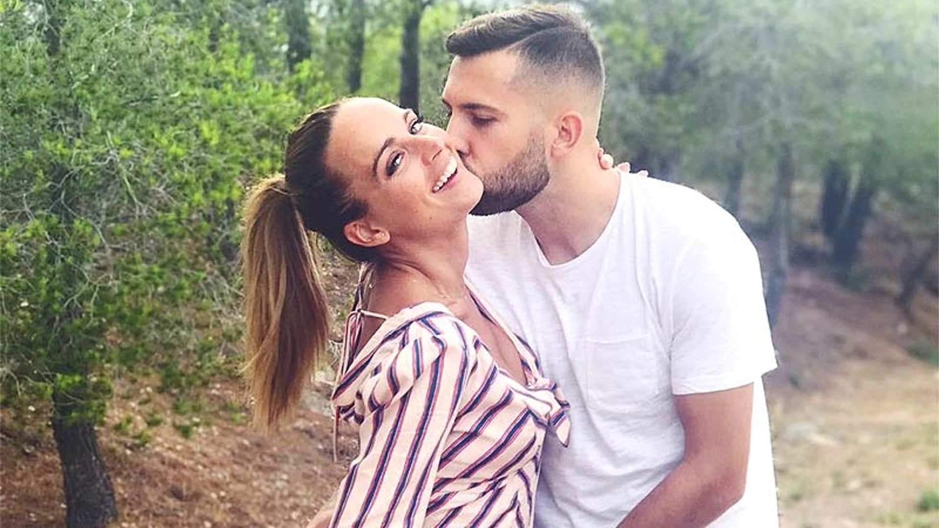 Jordi Alba y su novia Romarey Ventura han sido padres por primera vez