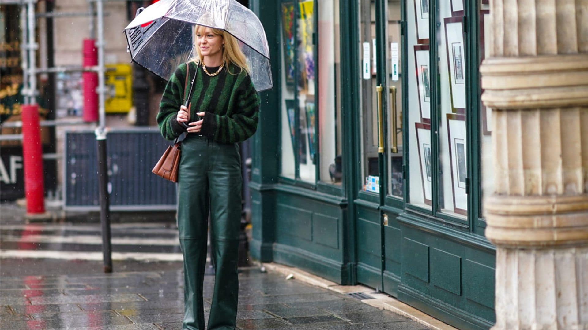 Al mal tiempo, ¡estilazo! Looks para días de lluvia ☔️ con básicos que ya tienes en el armario