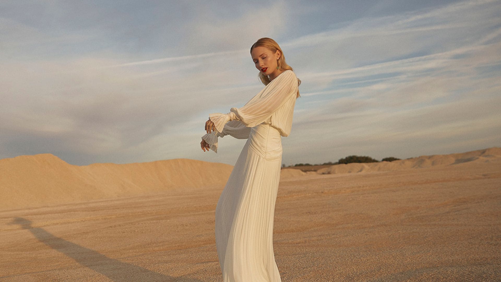 Vestidos de novia sencillos con mangas que te van a enamorar