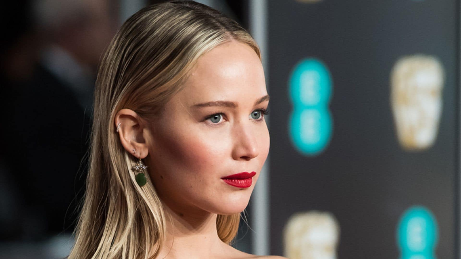 Jennifer Lawrence tiene el maquillaje de noche que te servirá para el día