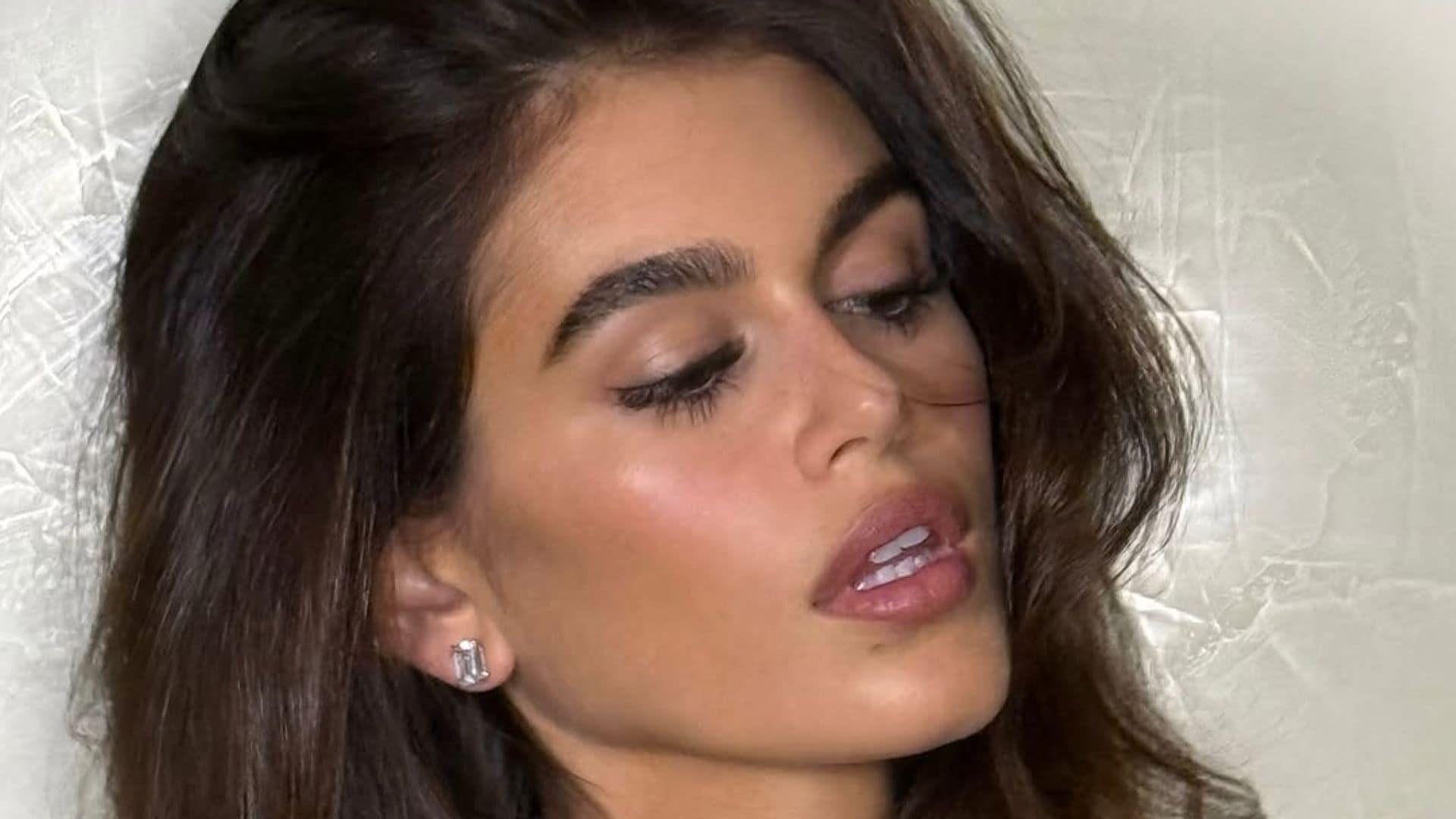 Kaia Gerber se rinde al peinado de fiesta 'blowout' de las mujeres elegantes