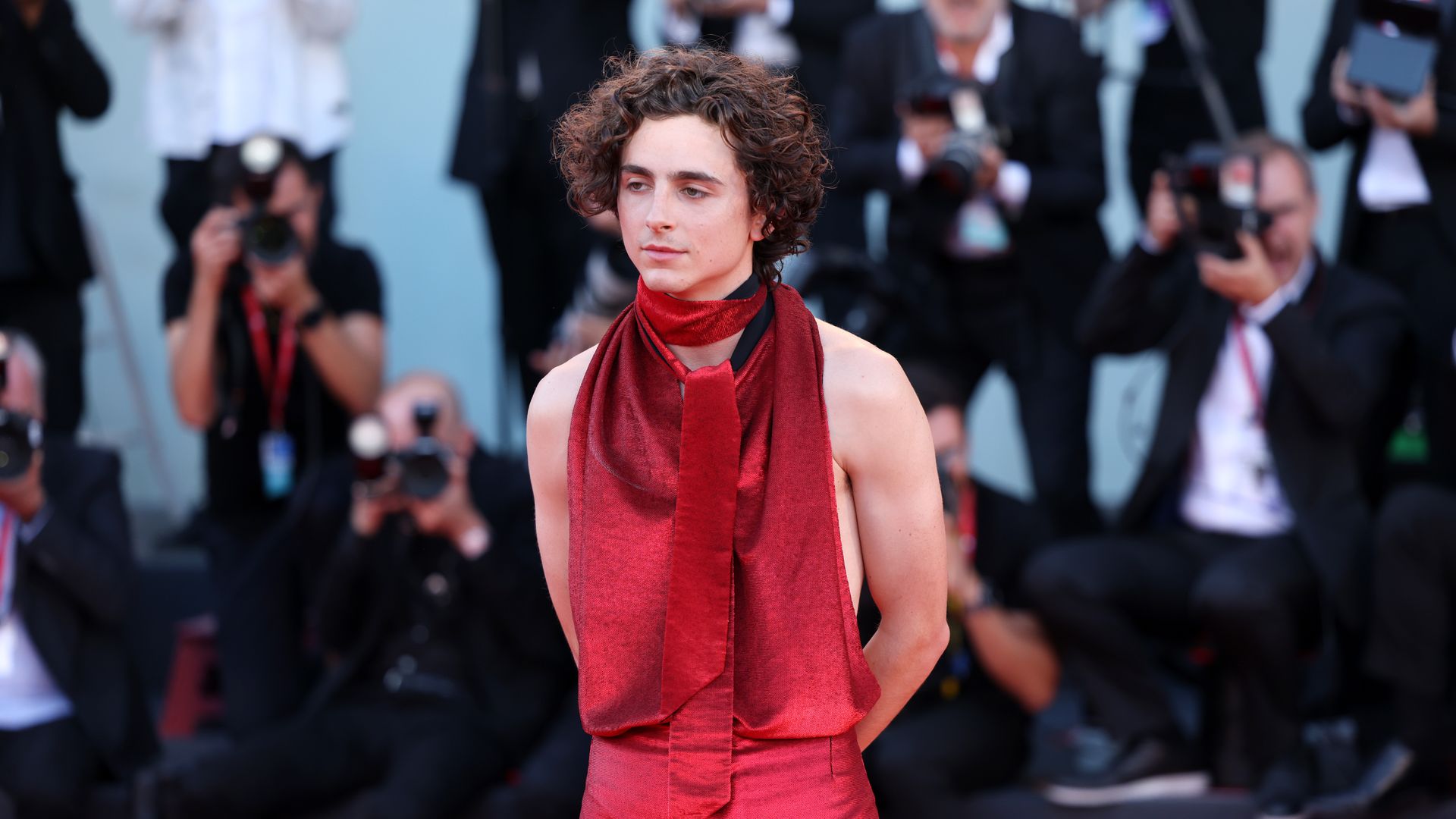 Cómo Timothée Chalamet está cambiando las reglas de la moda en Hollywood con sus audaces looks