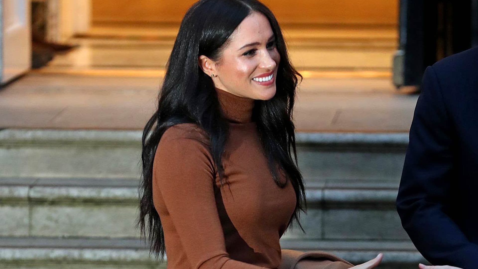 La falda más famosa de Meghan Markle vuelve a Massimo Dutti por 50€