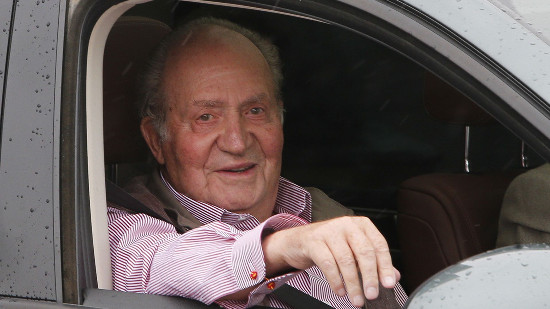 Don Juan Carlos 'evoluciona favorablemente' y podría abandonar la UCI en las próximas horas