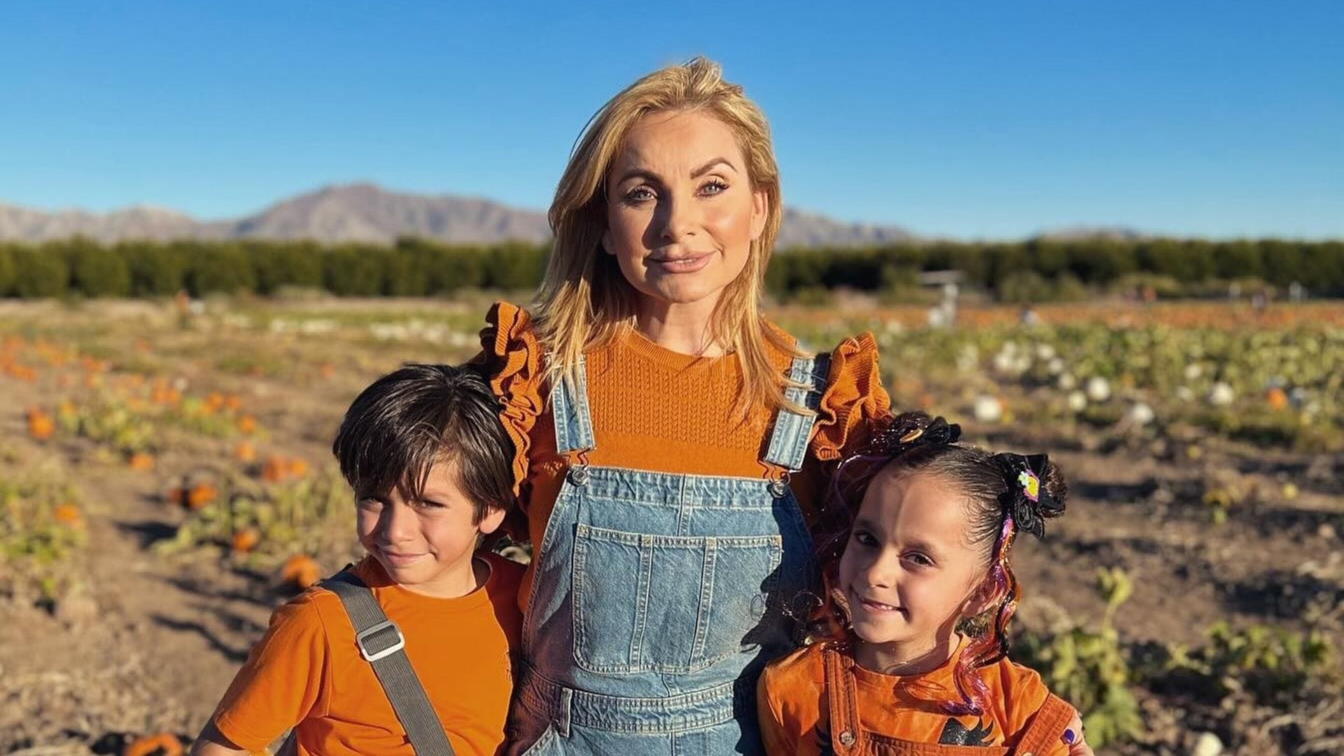 León, hijo de Elizabeth Álvarez y Jorge Salinas, debuta como youtuber de cocina