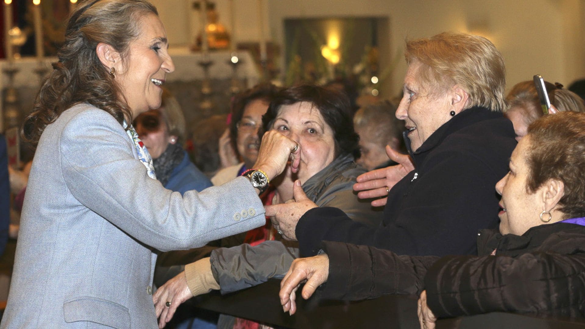 La infanta Elena cumple de nuevo con la tradición de la Familia Real ante el Cristo de Medinaceli