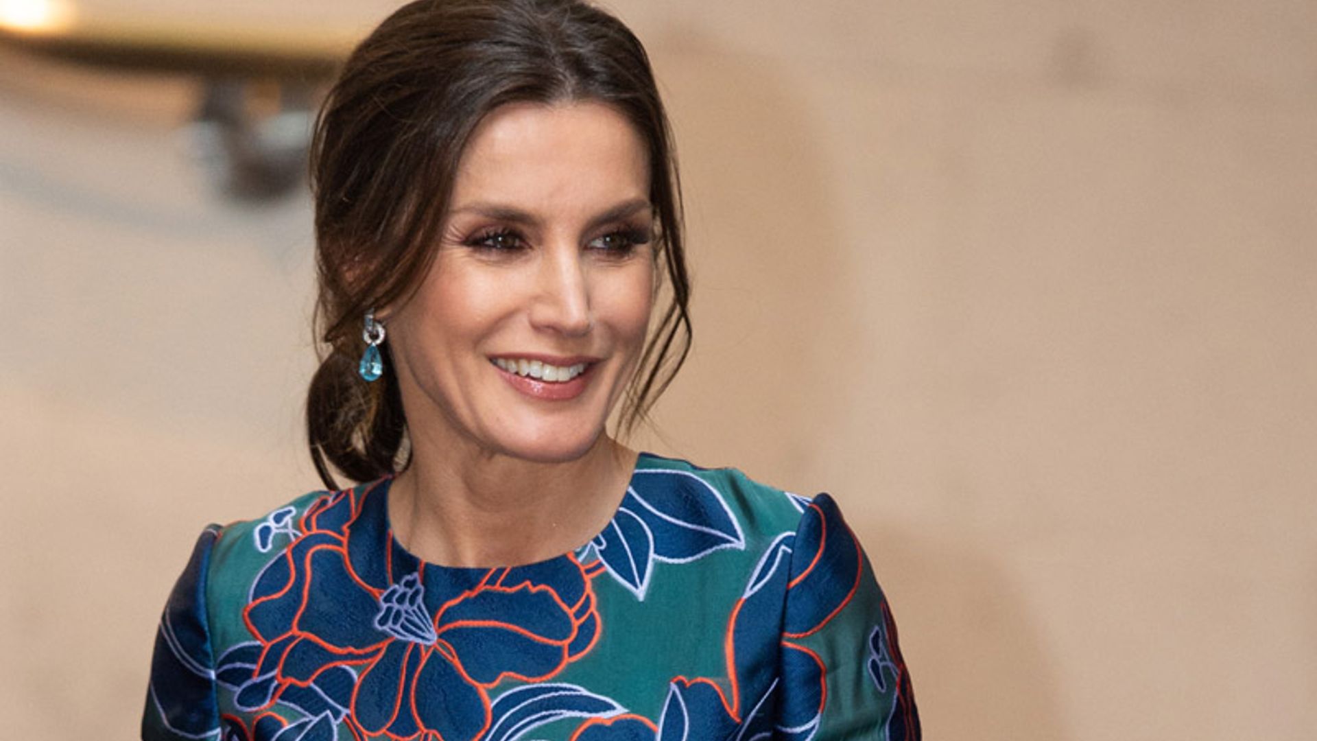 Doña Letizia triunfa en Londres con un nuevo vestido floral sin precedentes