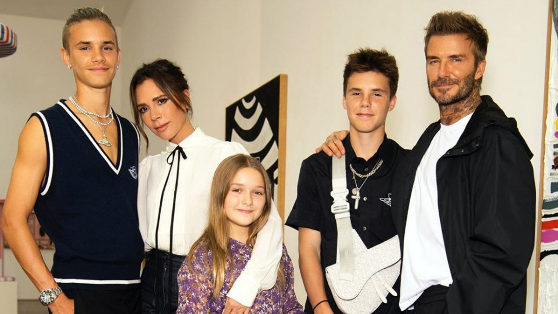 Victoria Beckham presenta su primer desfile virtual con su familia como favoritos (y únicos) invitados