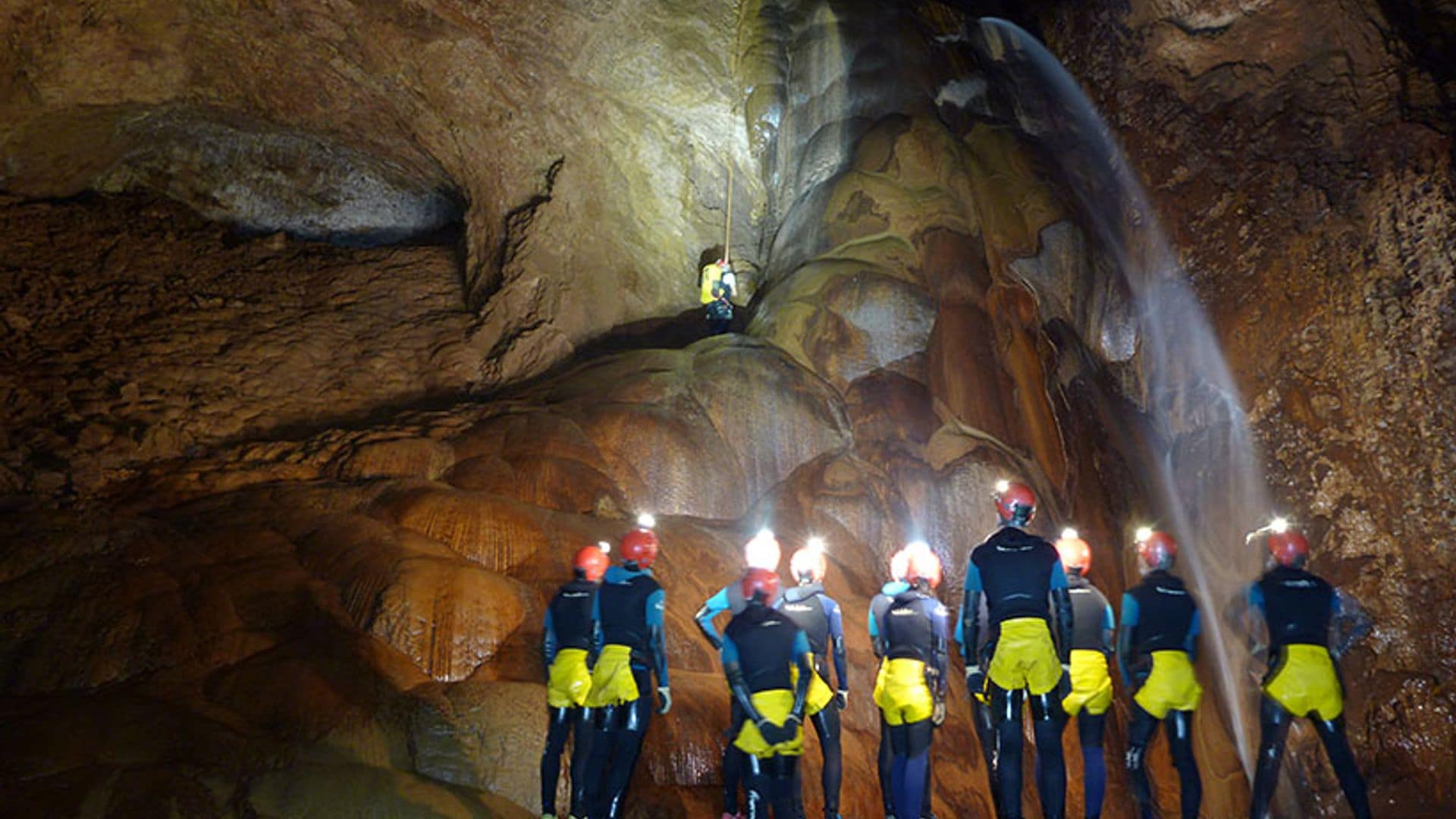 La cueva de Valporquero, la última aventura de David Bisbal