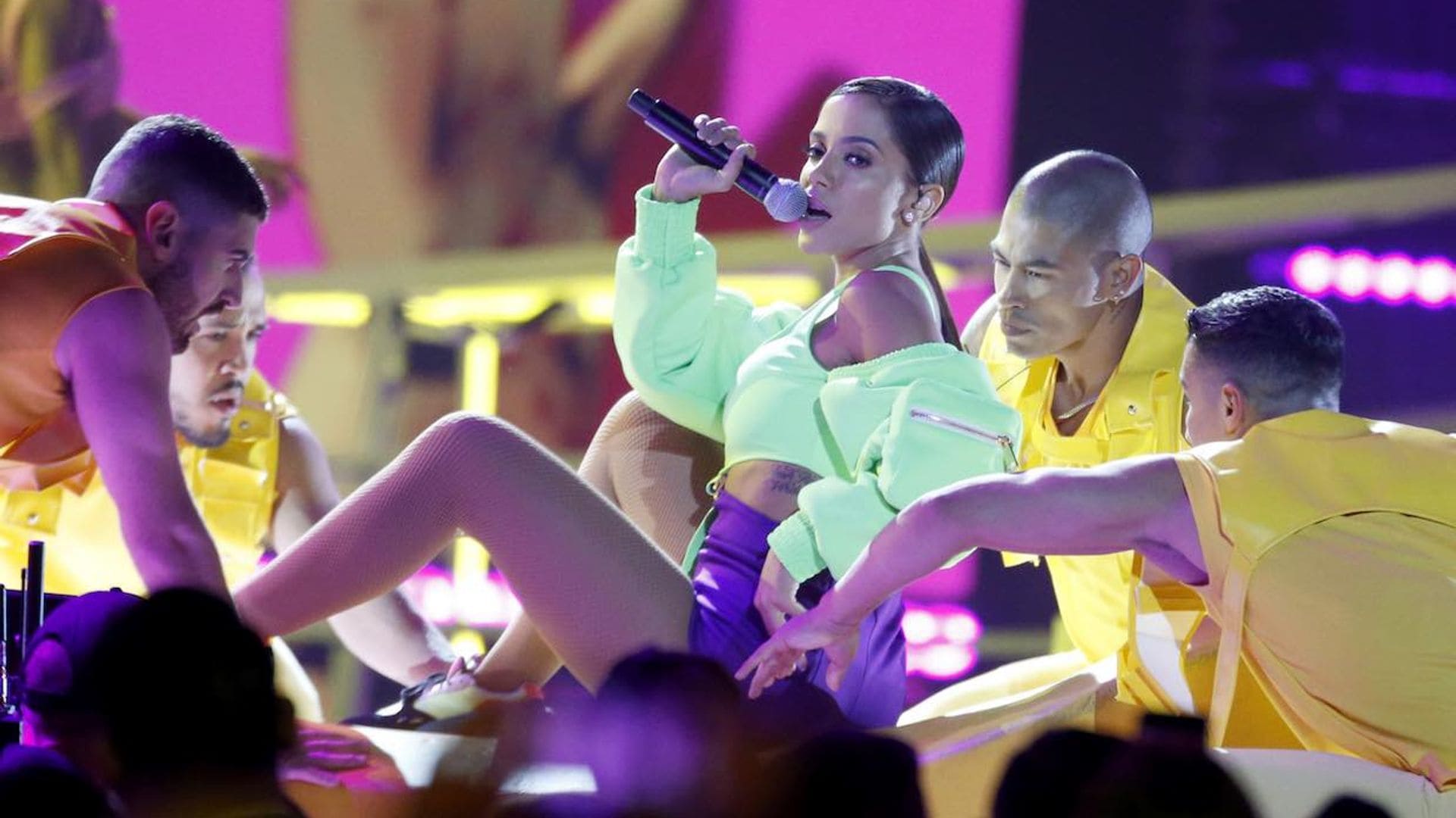 Anitta y Becky G. 'incendiaron' el escenario de la gala Billboard Latin y Rosalía puso el acento español