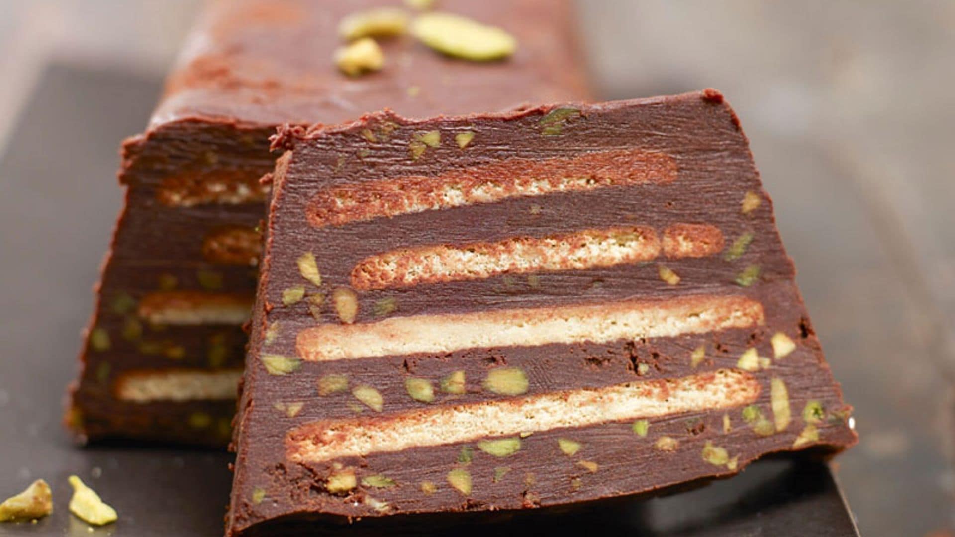 Pastel de galleta, chocolate y pistacho