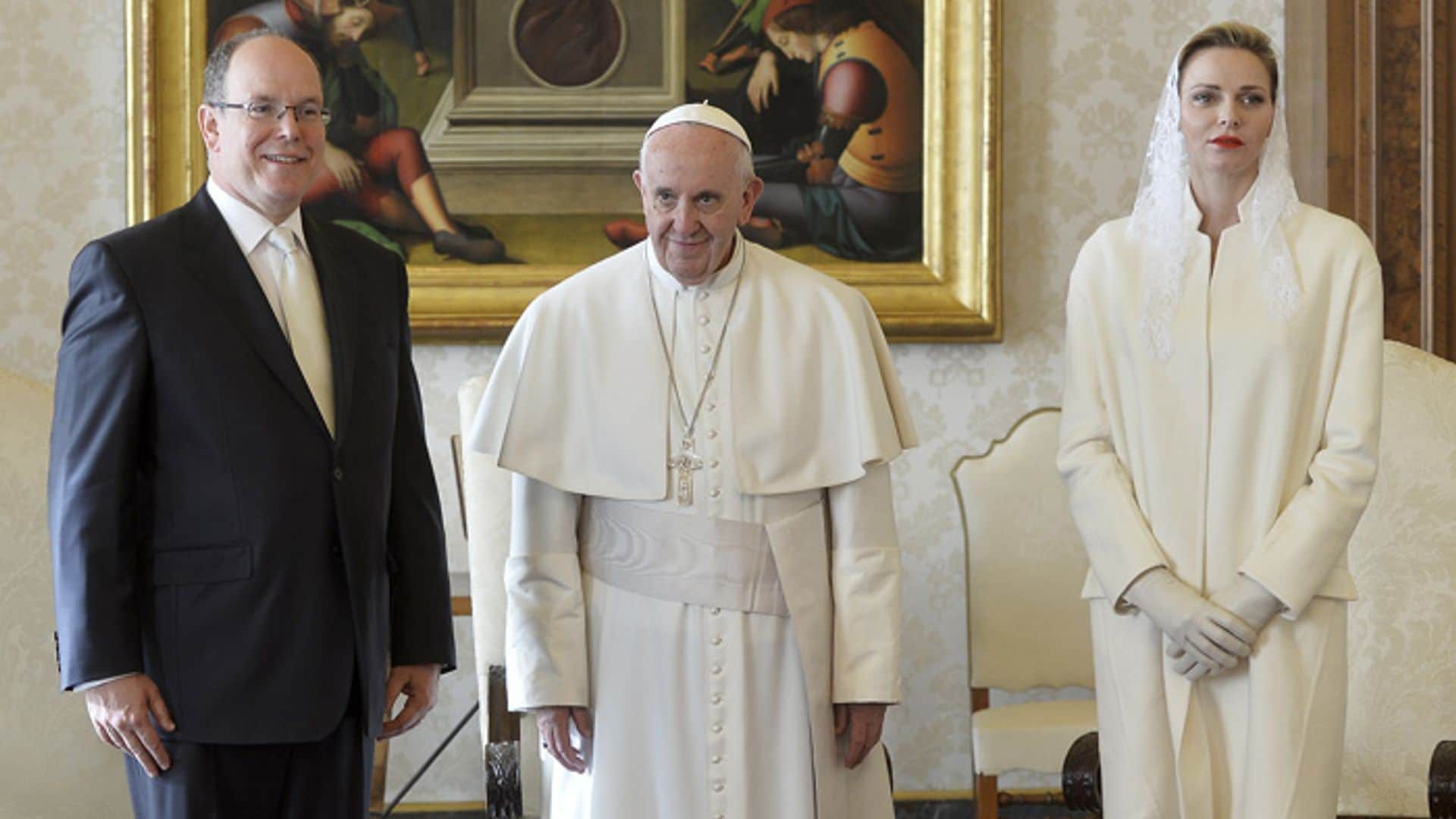 El simpático regalo del Papa para los mellizos de Alberto y Charlene de Mónaco