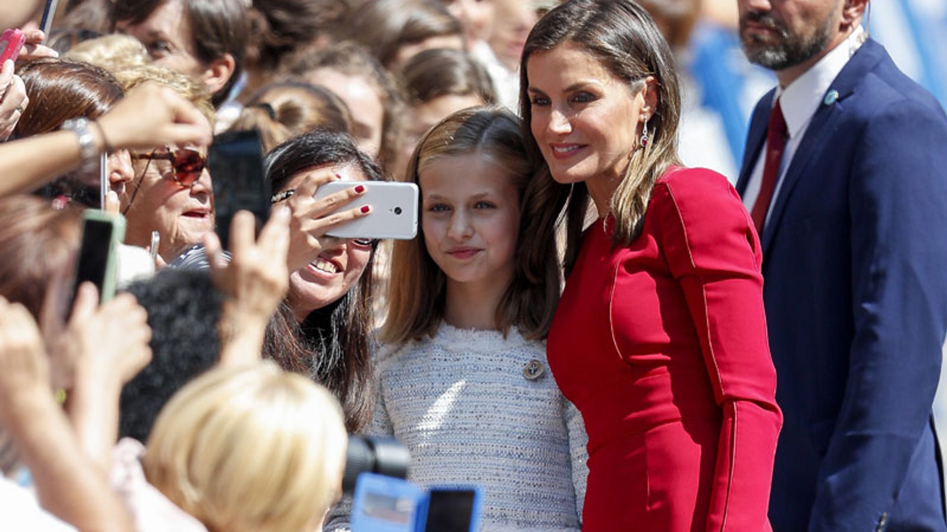 El espontáneo 'selfie' de la reina Letizia y la princesa Leonor