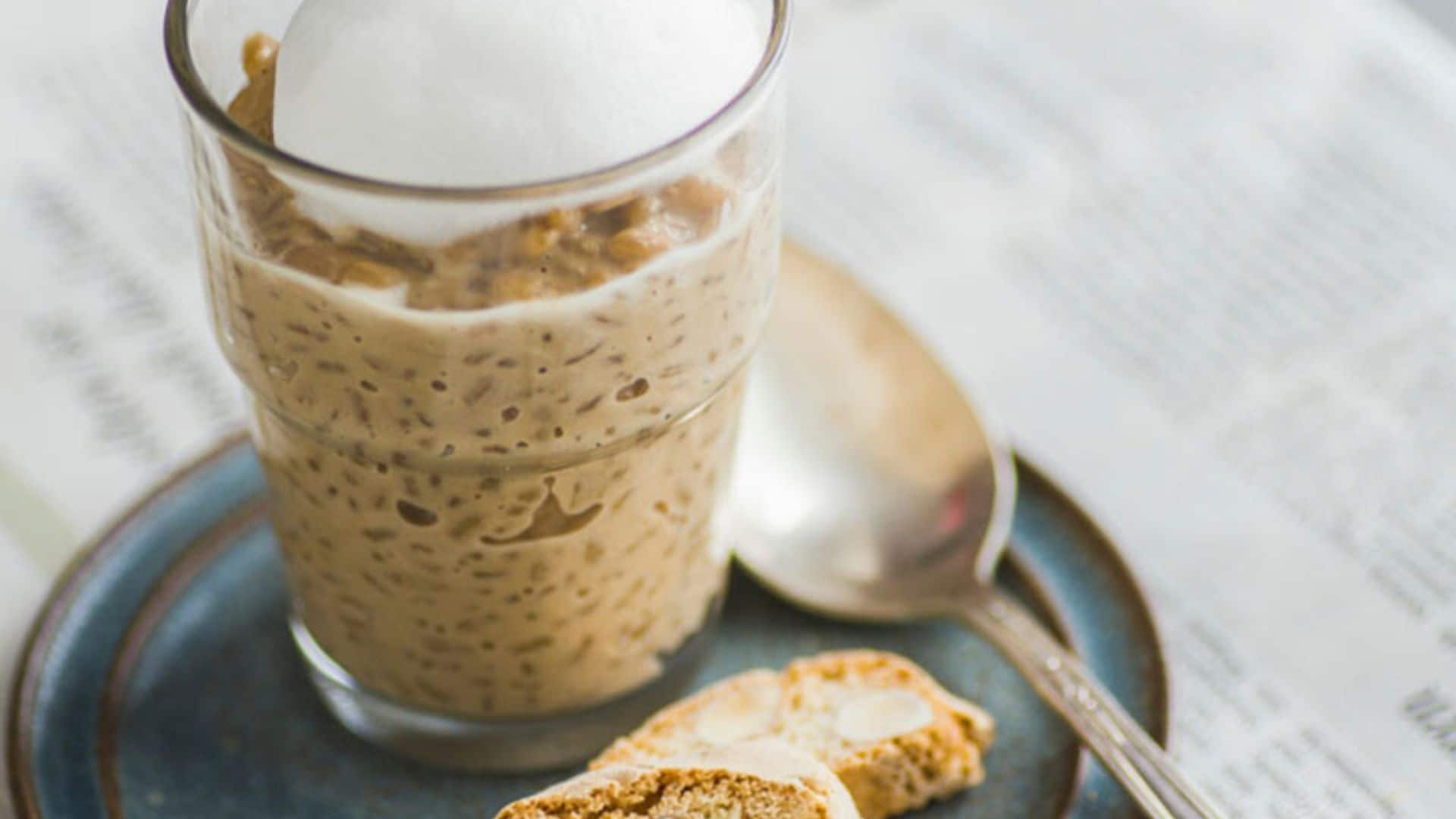 Arroz con leche y café servido con 'cantuccinis'