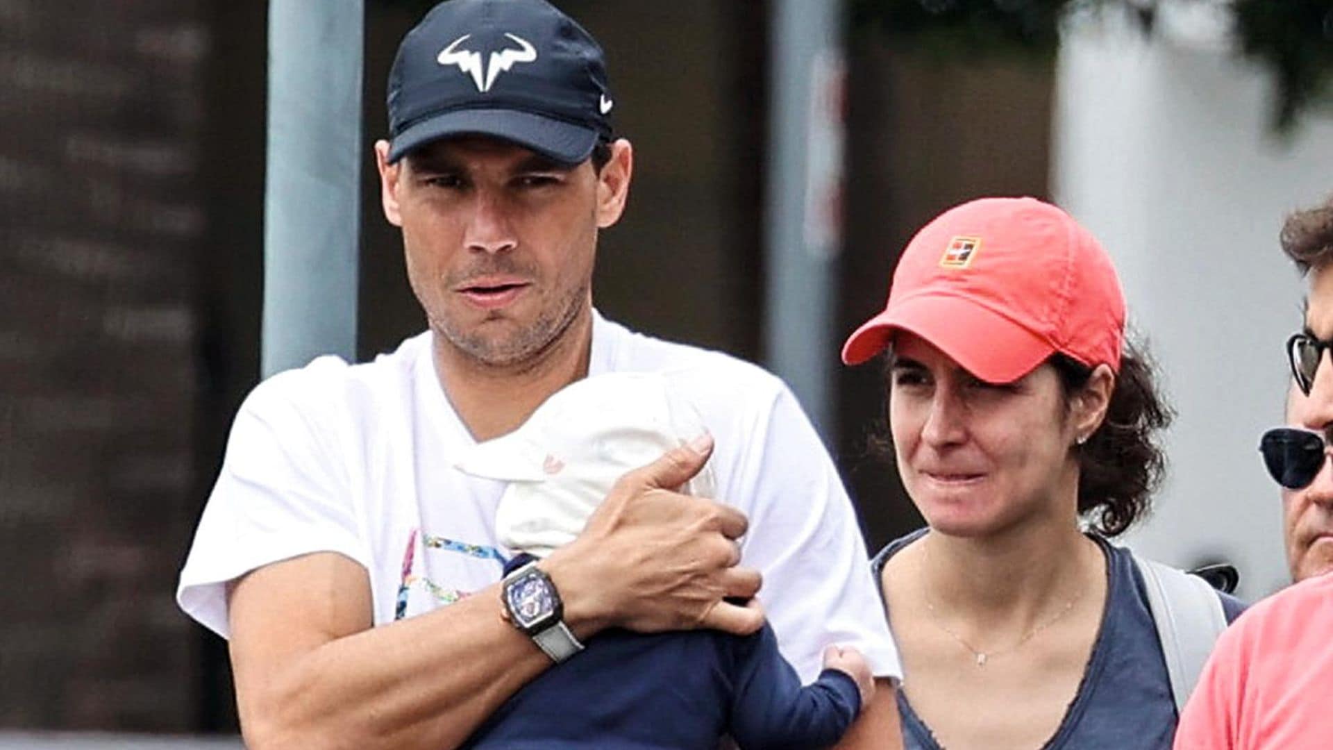 Rafa Nadal y Mery Perelló, las imágenes de su viaje a Australia con su bebé de tres meses