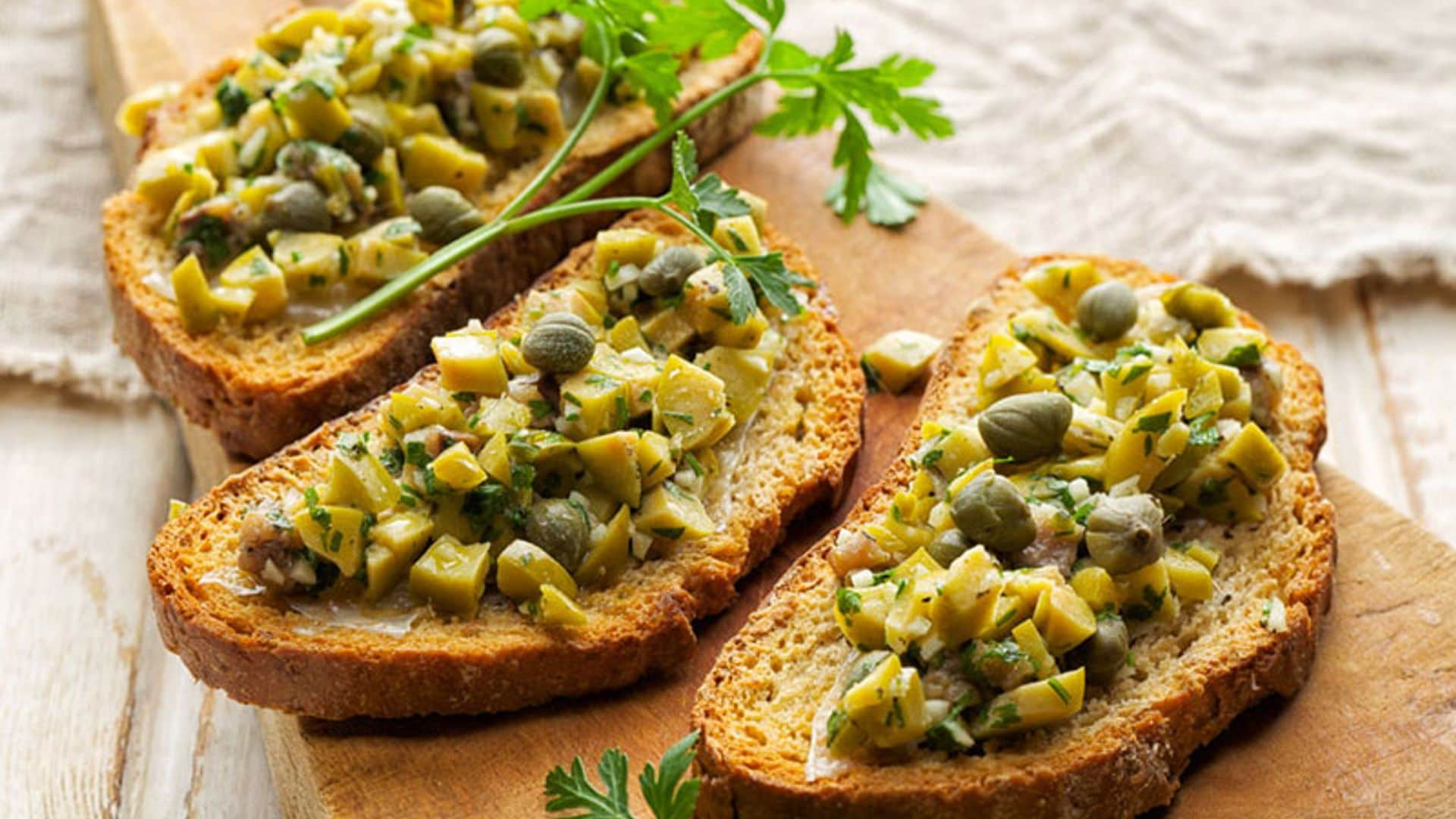 'Bruschetta' de anchoas, aceitunas y alcaparras