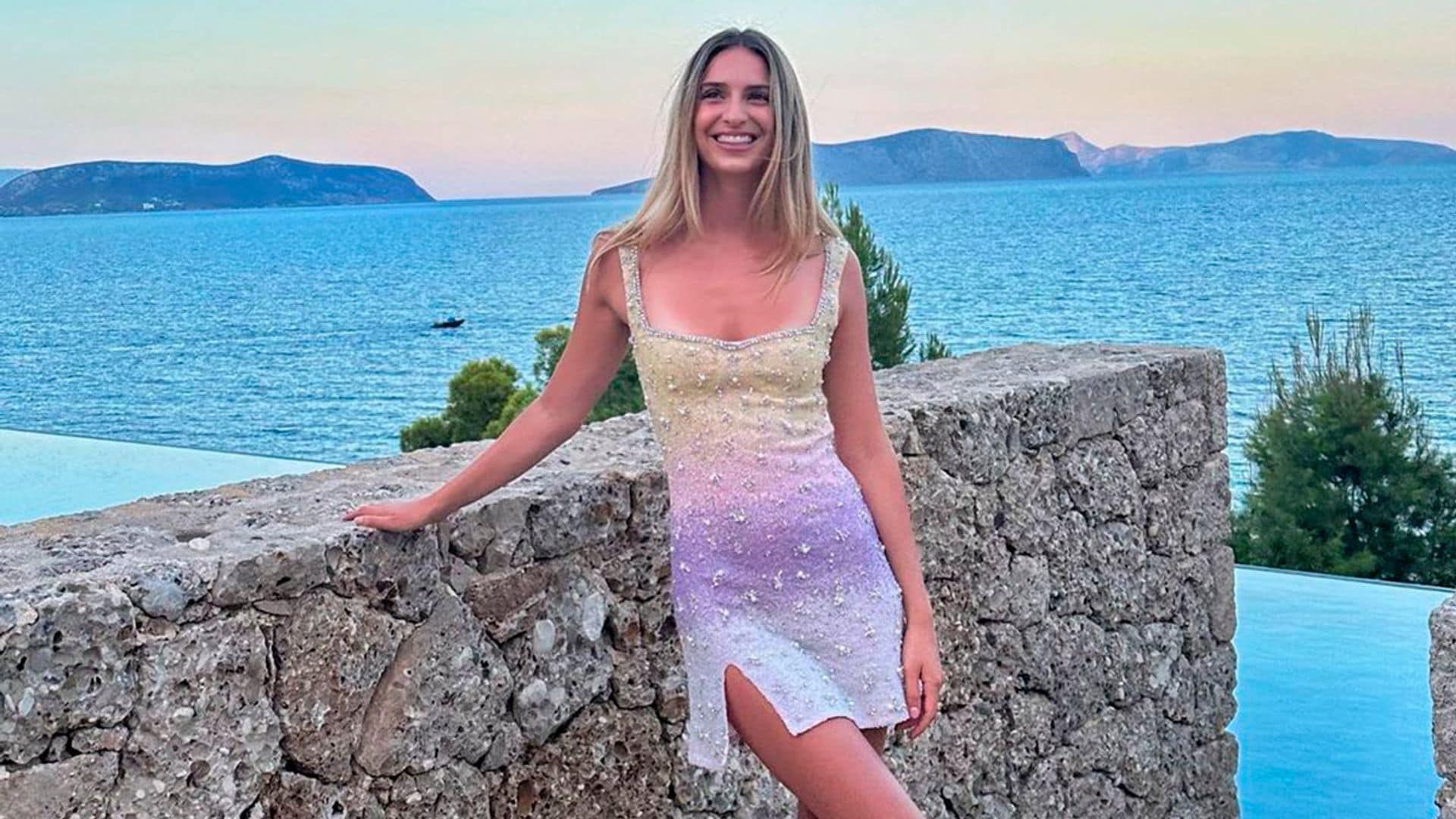 La 'royal' e 'influencer' que nos enamora con un minivestido arcoíris de cristales sostenibles