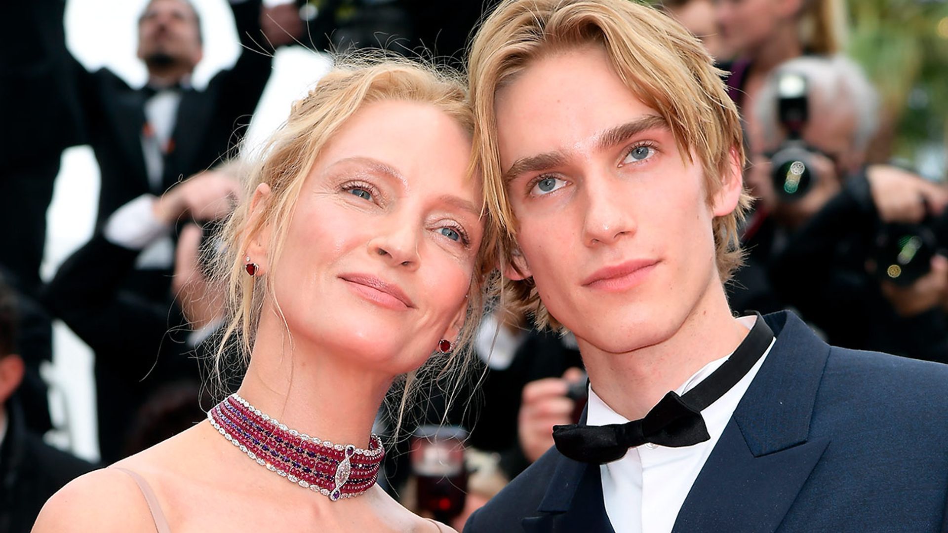 El hijo Uma Thurman y Ethan Hawke, músico y también actor, impacta en Cannes por el parecido con sus padres