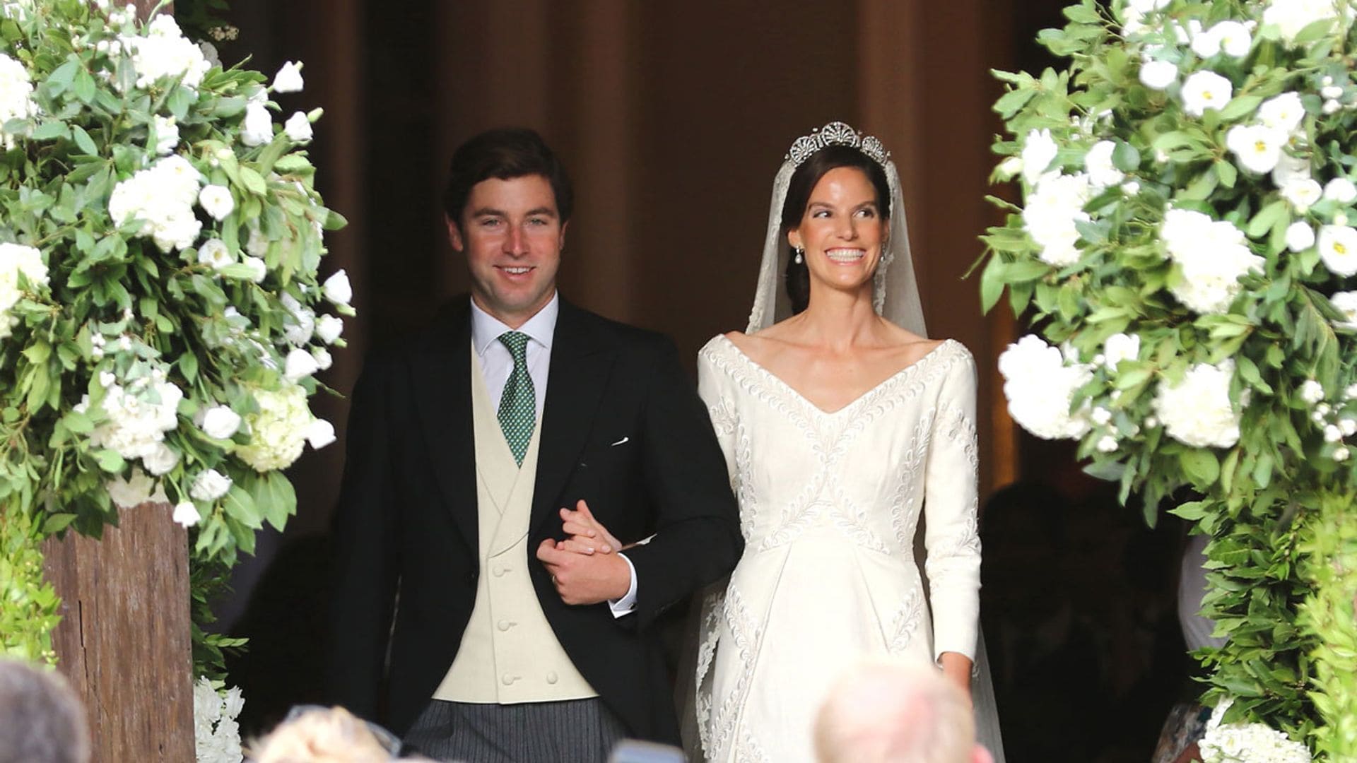 María Astrid de Liechtenstein se casa con el escote que más estiliza y bordados 'zig-zag'