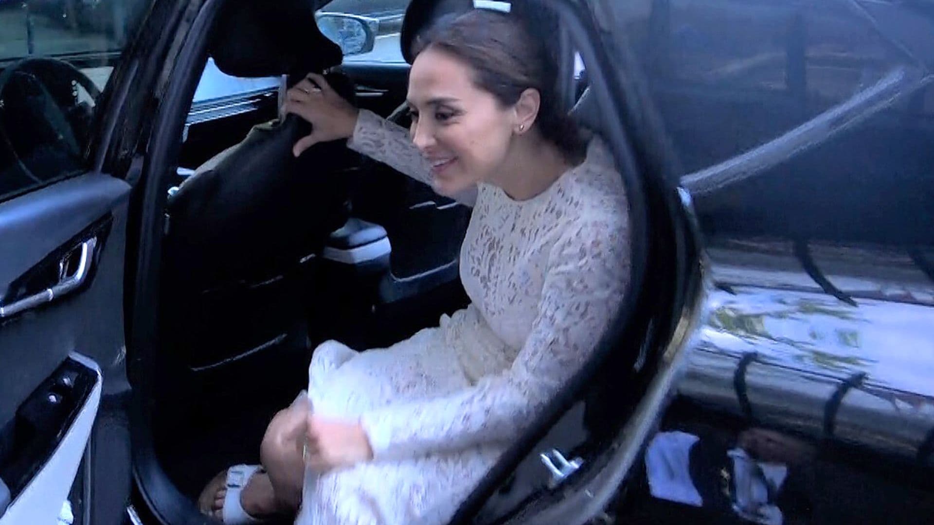 El look 'after-party' de Tamara Falcó tras su boda: vestido de encaje blanco y sandalias planas