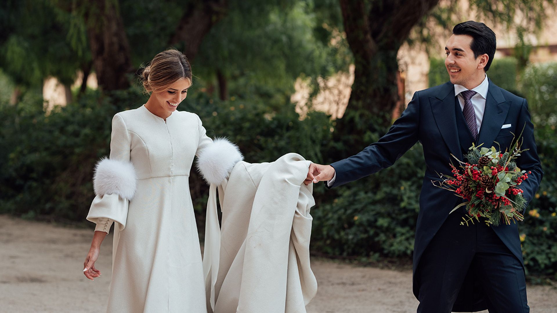 La historia de María, la novia valenciana de los dos looks invernales y la boda navideña