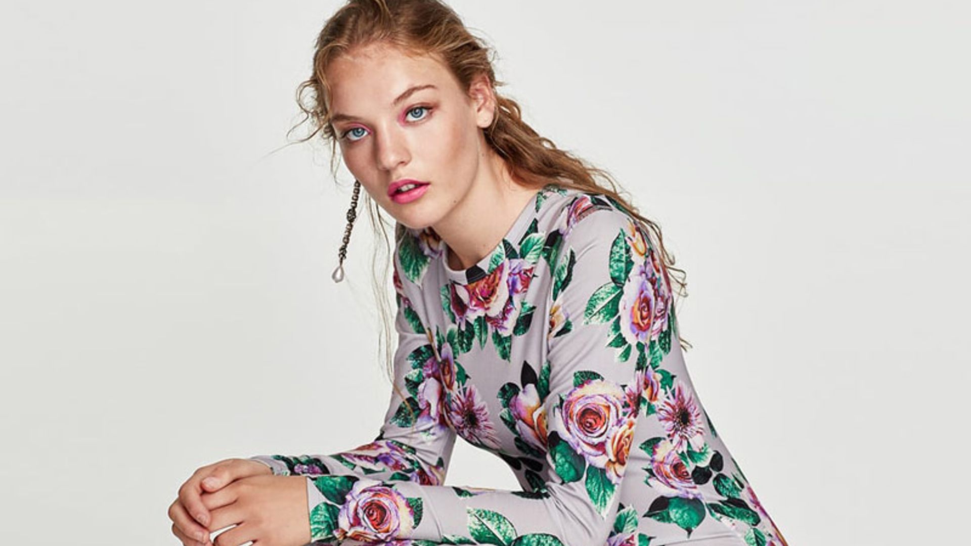 Diez vestidos de Zara (por menos de 10 euros) que comprar hoy y llevar incluso en verano