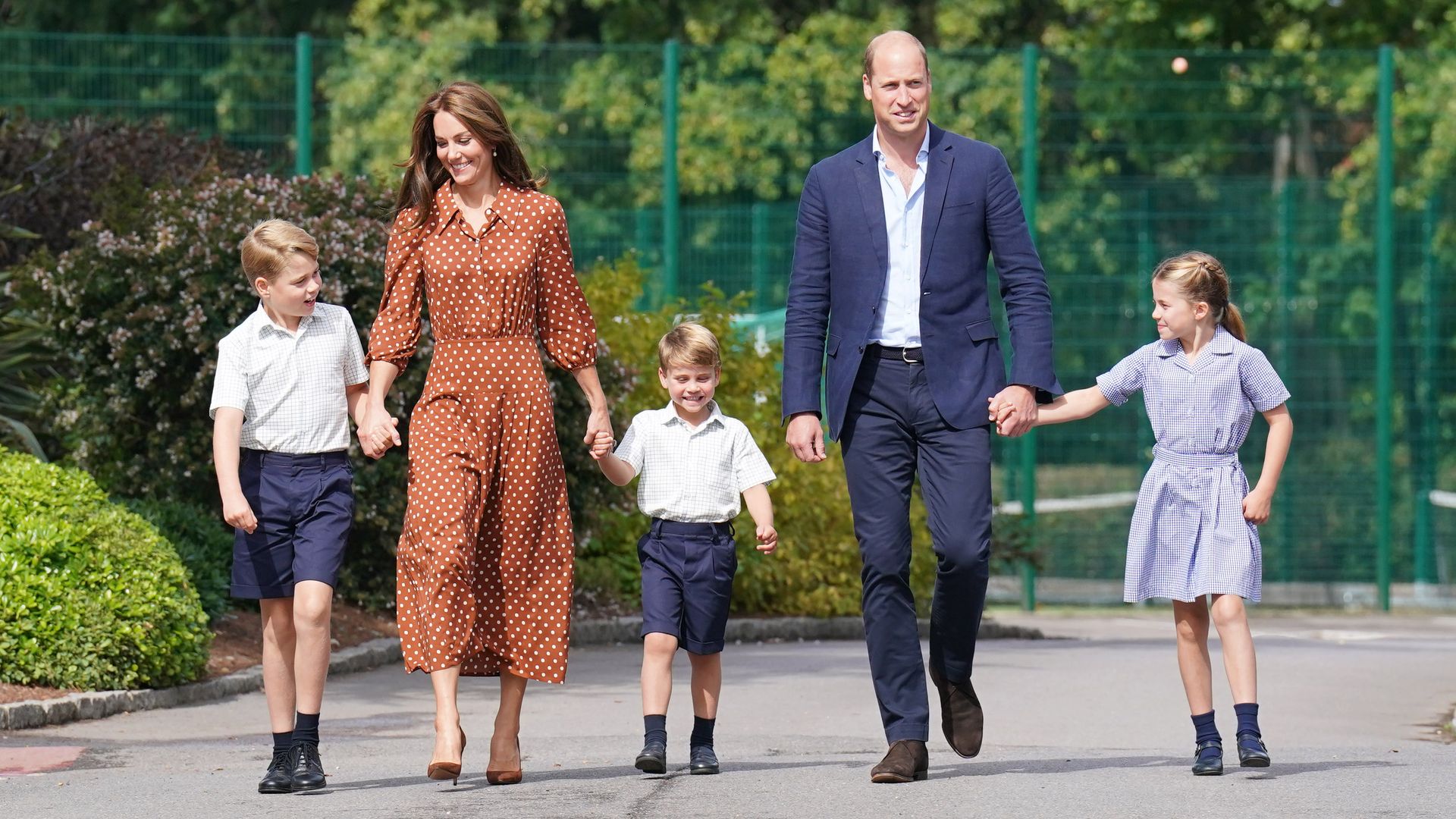 Los príncipes de Gales con sus hijos, George, Charlotte y Louis, en su primer día de colegio en el Lambrook School, cerca de Ascot, en septiembre de 2022