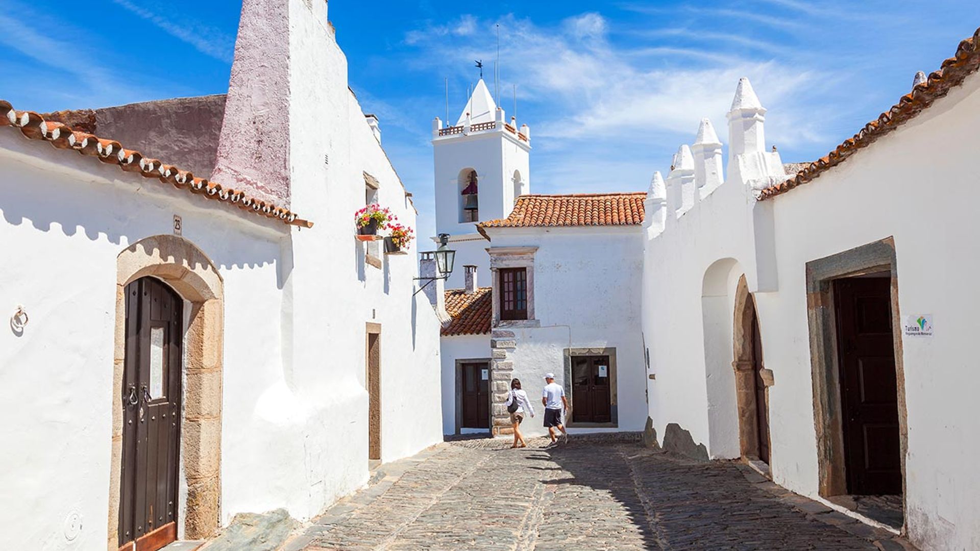 De Évora a Monsaraz con un baño refrescante en el lago Alqueva