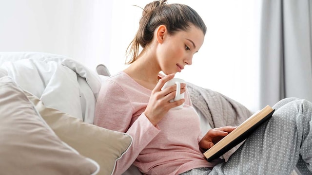 mujer leyendo