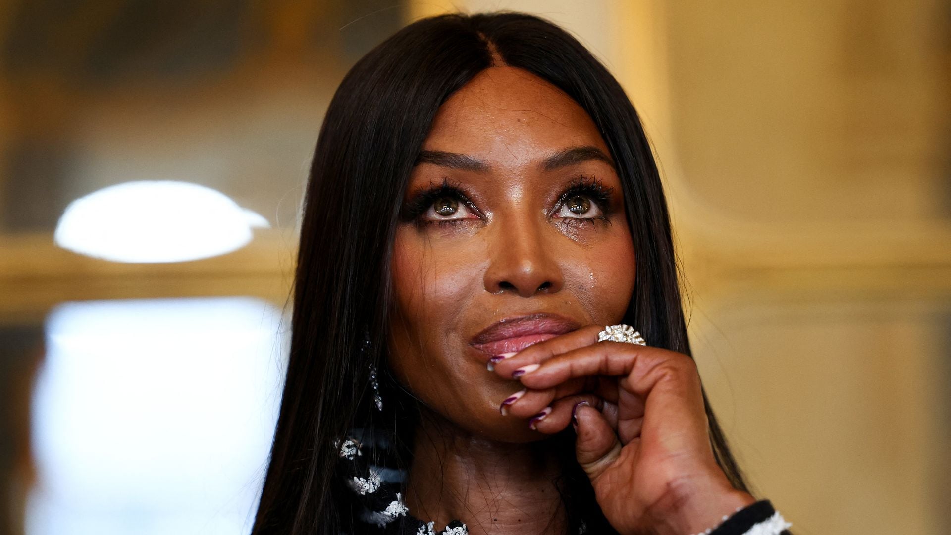 Las lágrimas de Naomi Campbell en medio del escándalo que salpica su fundación benéfica