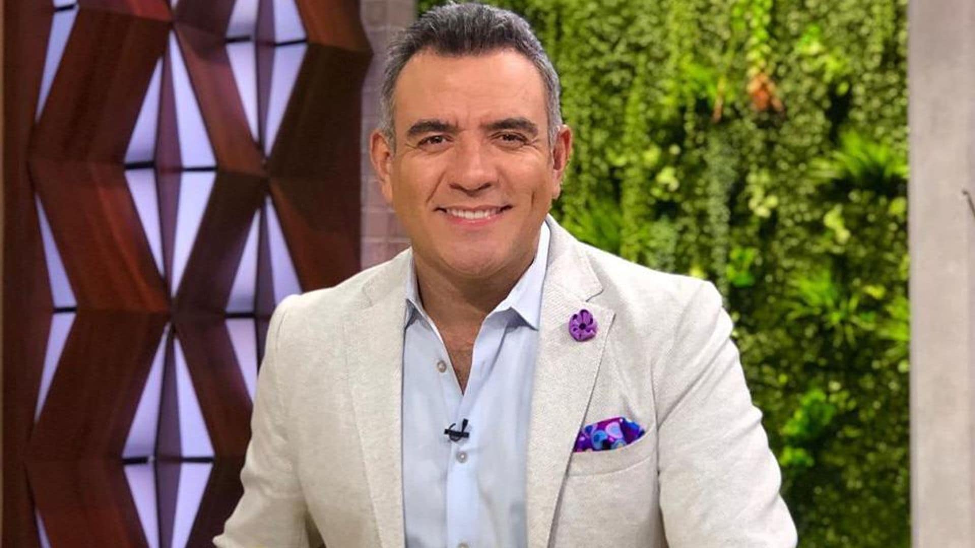 Héctor Sandarti confirma que regresa a Televisa: ‘Regreso a mi casa, a mi fábrica de sueños’