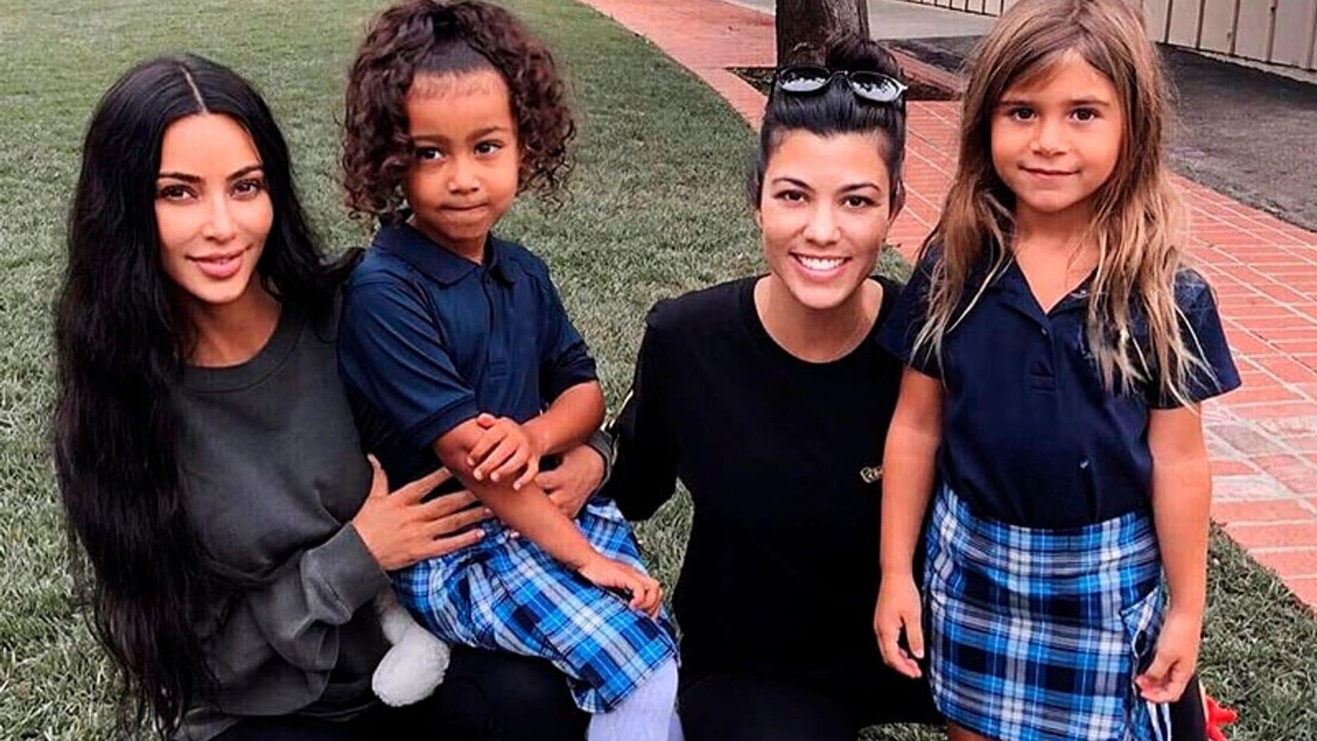 Una en Converse, otra de Gucci: Los looks de North West y Penelope Disick para ir a clases