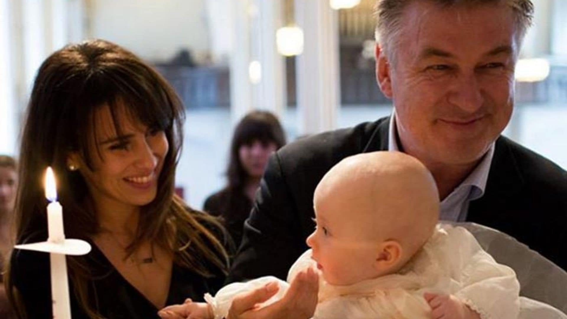 Alec e Hilaria Baldwin bautizan a su segundo hijo